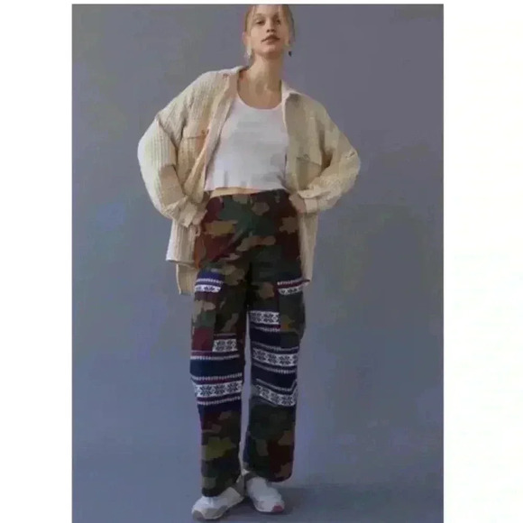 Urban outfitters cargo camo moutainer pant size 2 - Picture 2 of 6